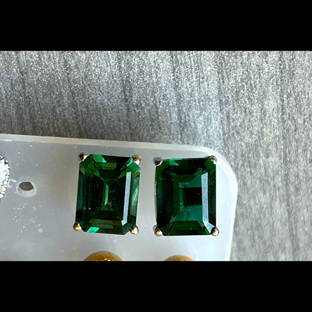 Earrings 14k white gold with green precious stone